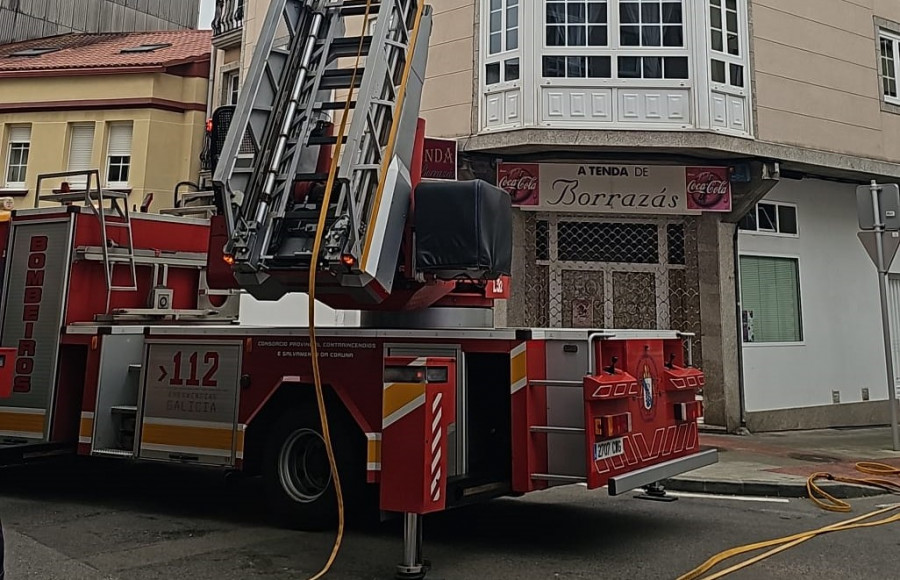 Incendio en un piso de la calle Andorra de Carballo