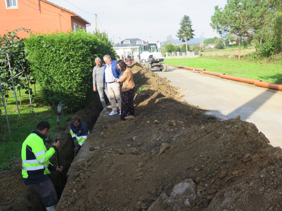 A Laracha invierte 40.000 euros en la red de saneamiento en la rúa Castelao de Paiosaco