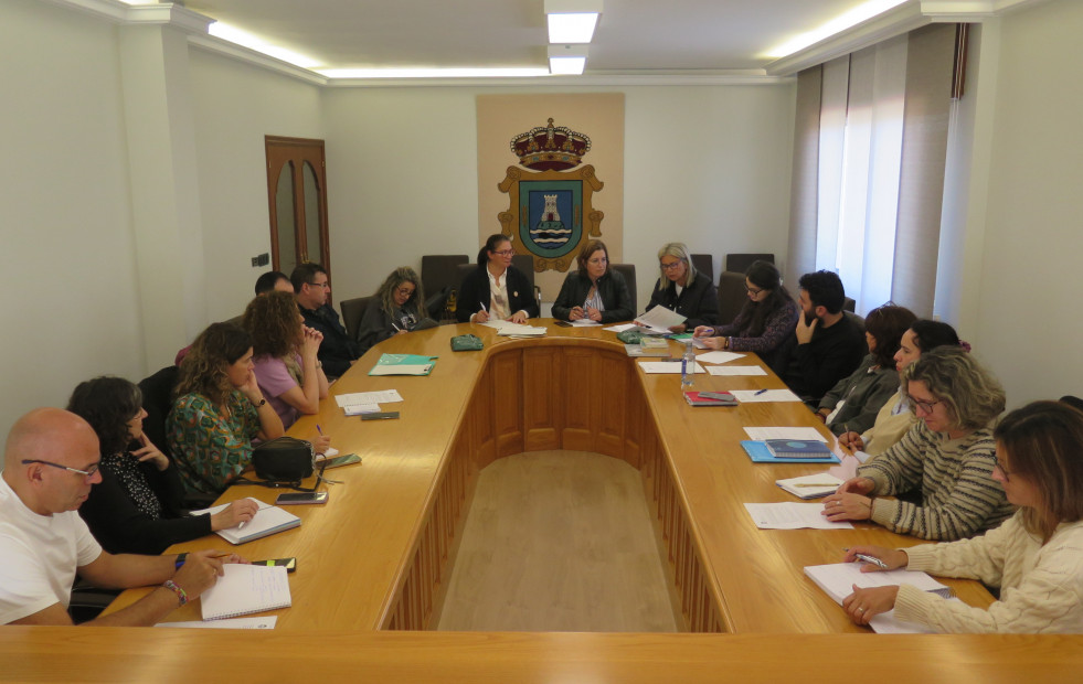 La mesa larachesa contra la violencia de género aborda los actividades para colegios e IES