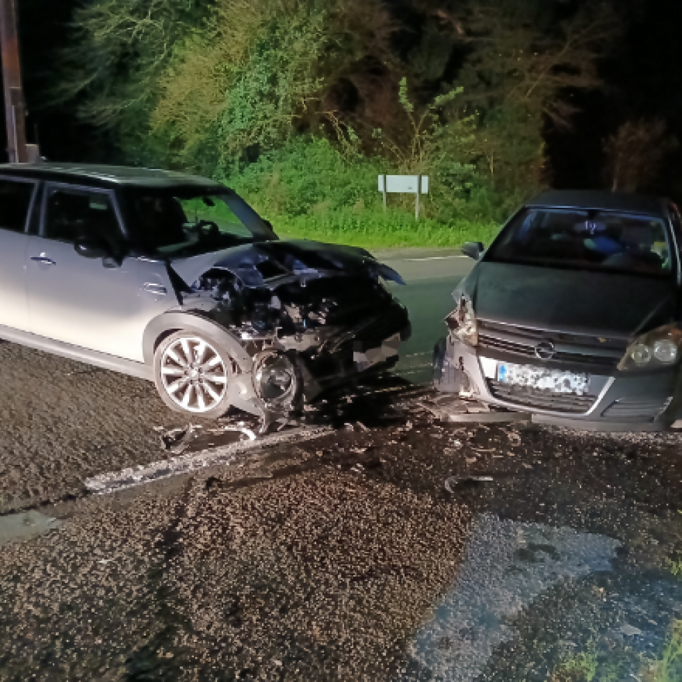 Dos personas heridas en un accidente de tráfico en Santa Comba