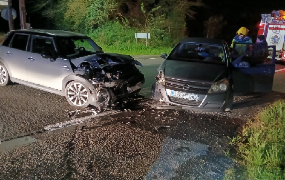 Dos personas heridas en un accidente de tráfico en Santa Comba