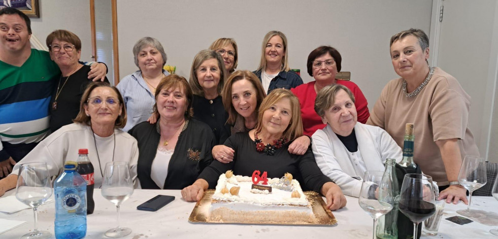 María Antelo celebró por todo lo alto su 64 cumpleaños con sus amigos de Paiosaco