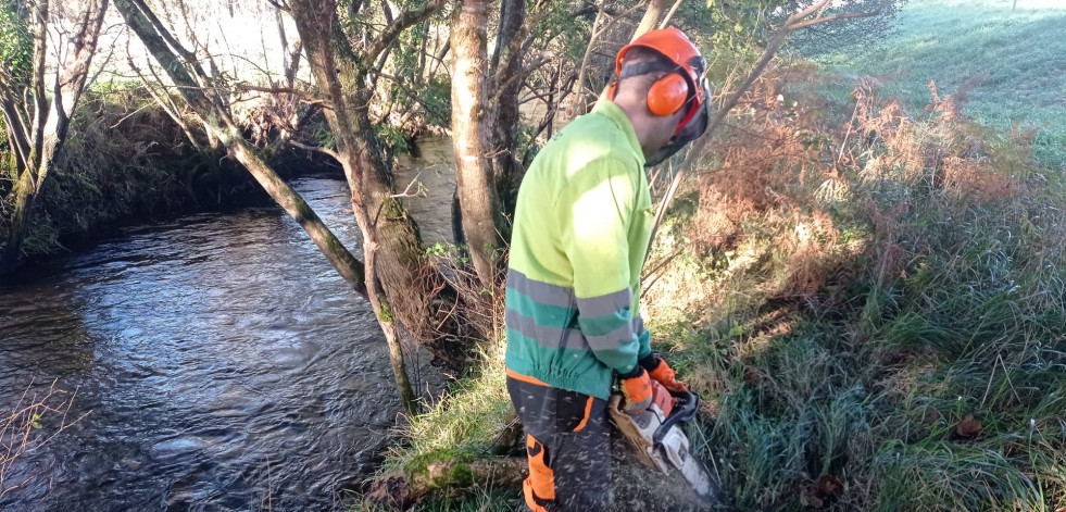 La Xunta comienza los trabajos  de conservación en el río Baio