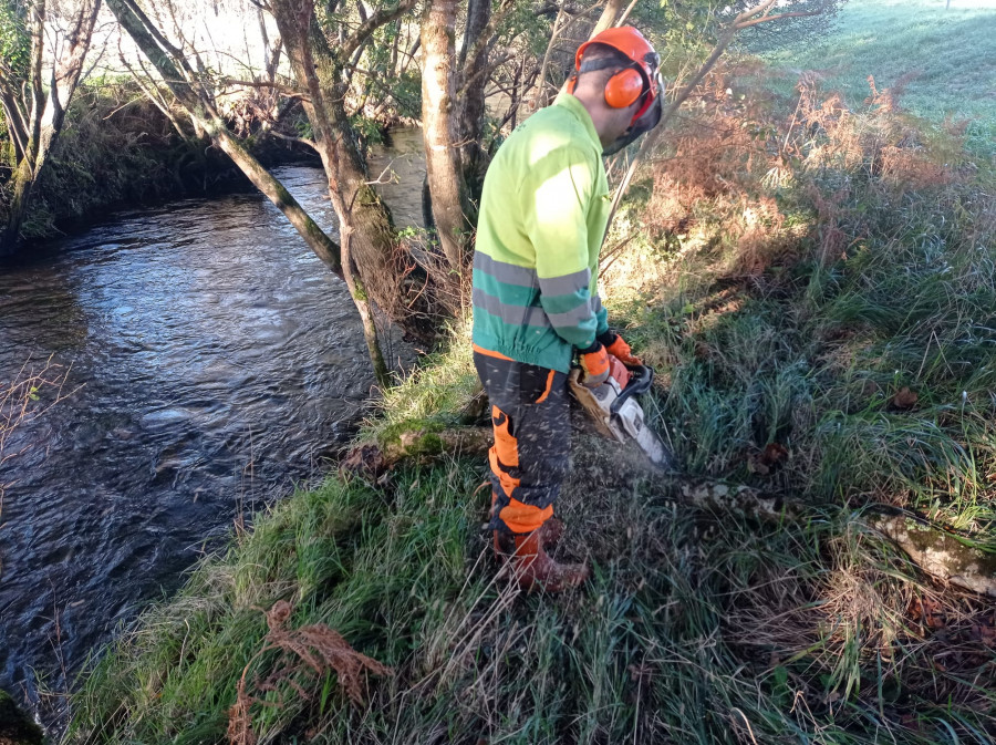 La Xunta comienza los trabajos  de conservación en el río Baio