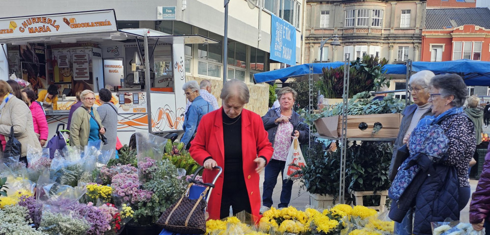 Las flores, protagonistas en la feria de Carballo