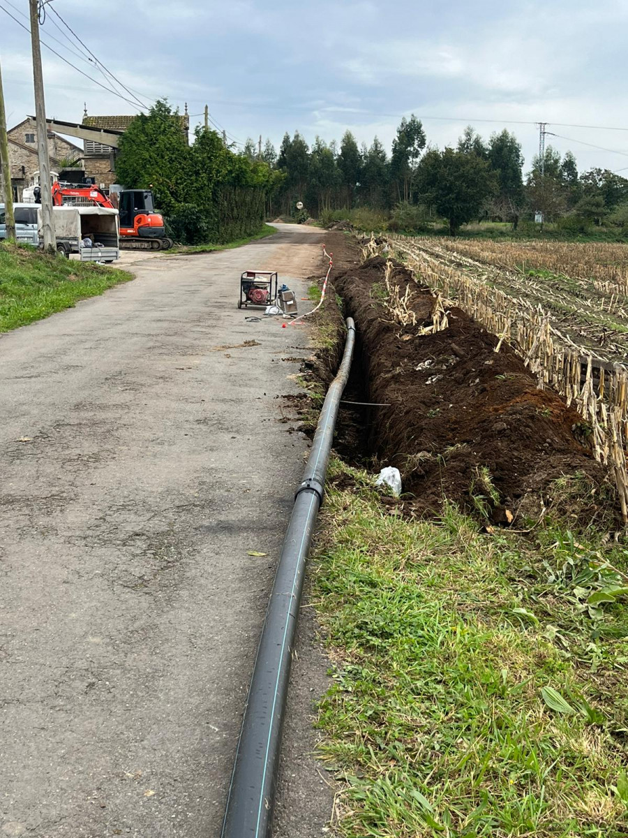 El Concello de Ponteceso impulsa el suministro  de agua en Langueirón