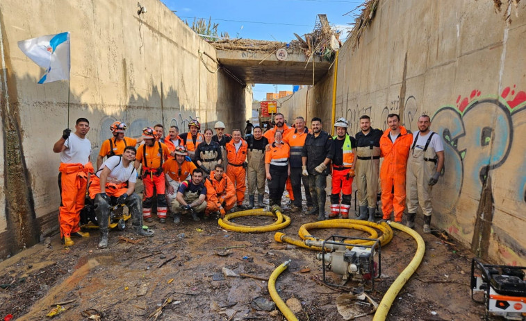 El primer grupo de voluntarios vuelve a casa tras cinco días  de trabajo en Valencia