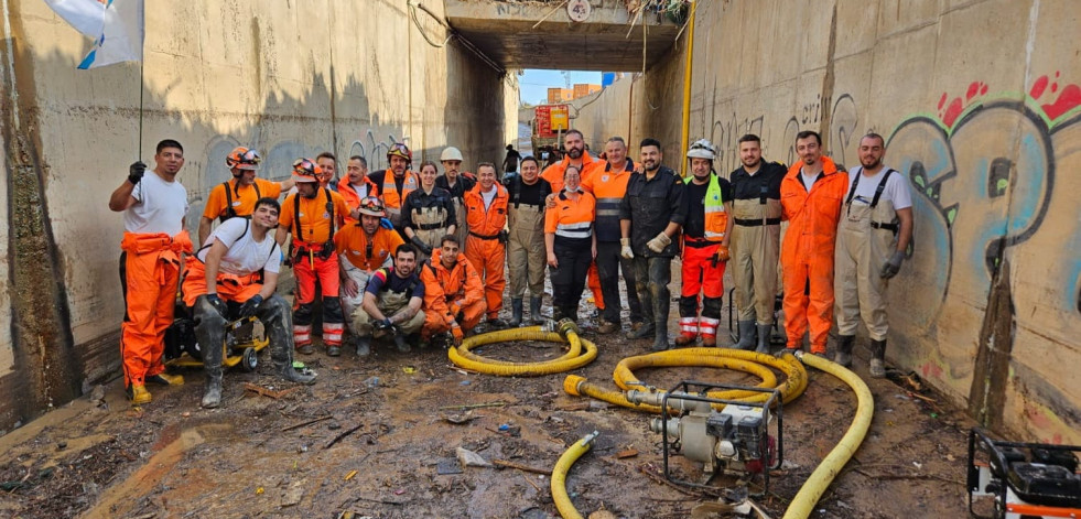 El primer grupo de voluntarios vuelve a casa tras cinco días  de trabajo en Valencia