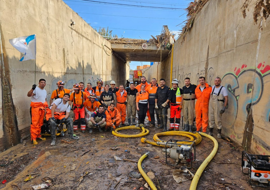 El primer grupo de voluntarios vuelve a casa tras cinco días  de trabajo en Valencia