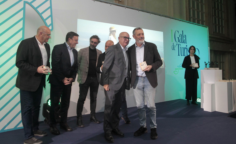 Los hoteles Balarés y Bela Fisterra reciben el I Premio  de Turismo de la Diputación