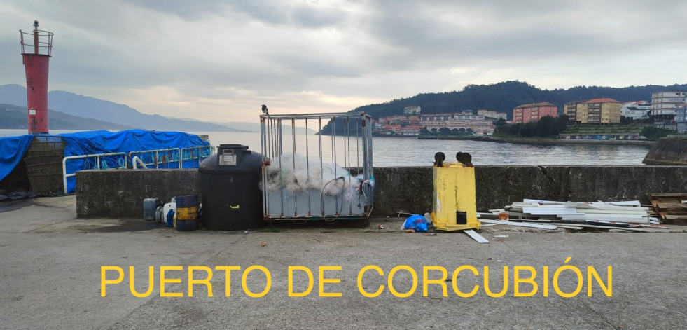 La plataforma Porto Si, Mortos Non denuncia un vertido de aceite y gasoil en el puerto de Corcubión