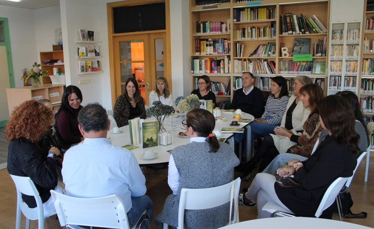 El Club de Lectura del IES Maximino Romero de Baio analiza la obra de Iria Collazo