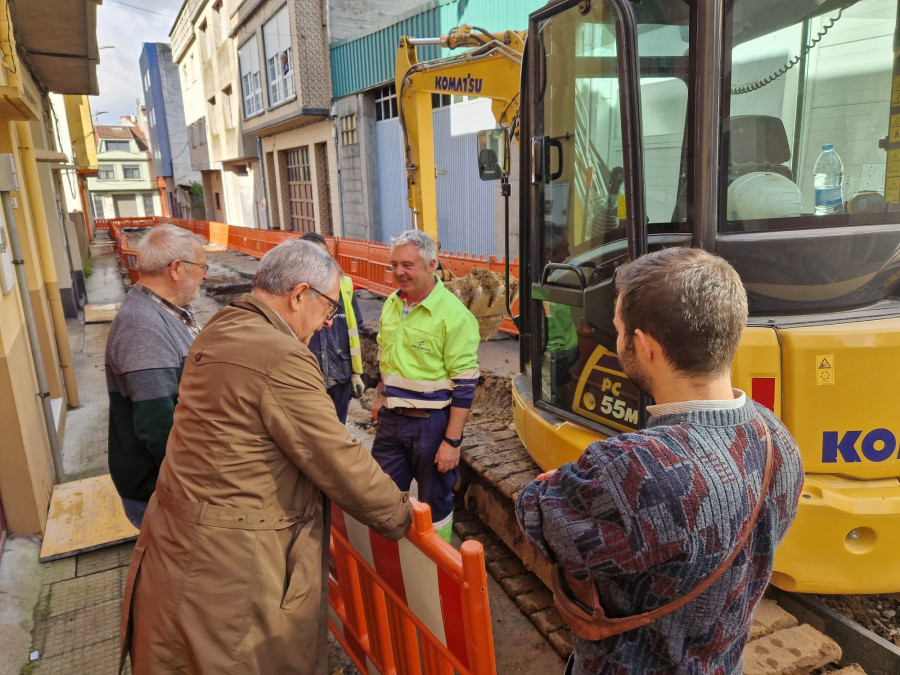 Los trabajos de reurbanización de la calle Portugal carballesa avanzan a buen ritmo