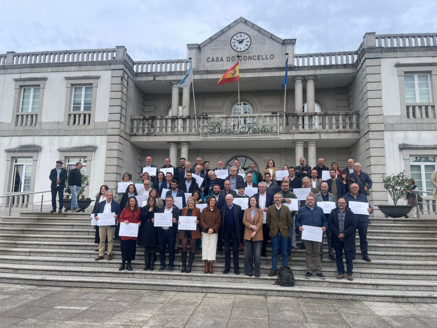 Carballo recibe la mayor distinción del certamen Vilas en Flor, que también premia a A Laracha, Coristanco, Vimianzo y Ponteceso