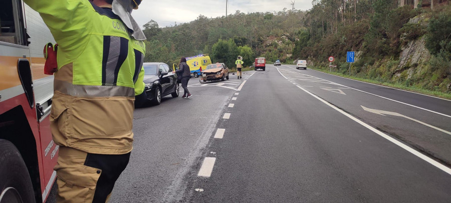 Vimianzo y Ponteceso fueron escenario de sendas colisiones de vehículos con varios heridos