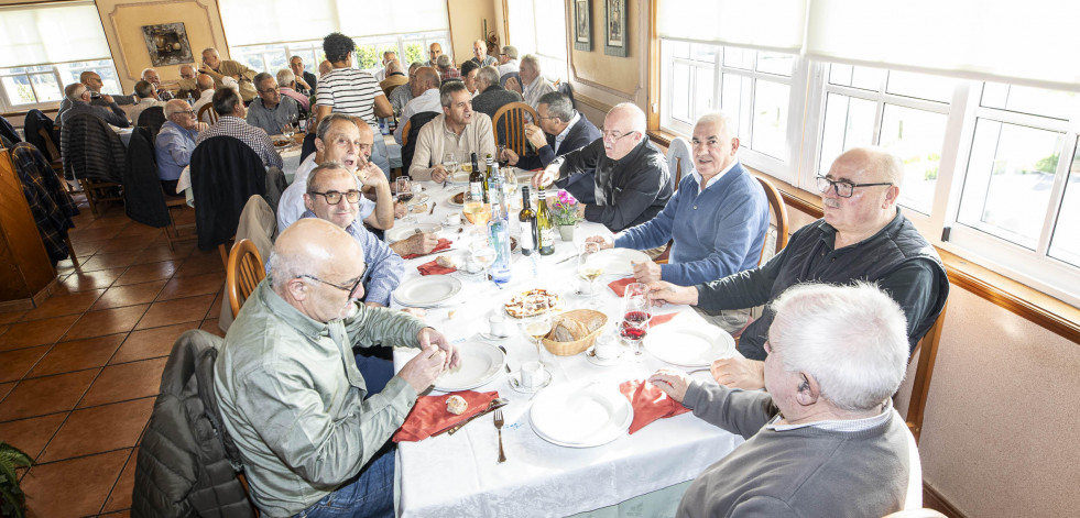 Comida de amigos de A Ardaña en el San Lorenzo de Verdillo