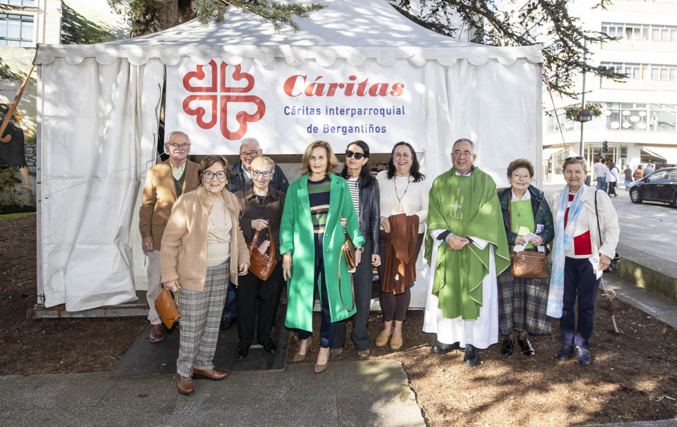 Cáritas inicia la campaña navideña con la apertura de su carpa solidaria en Carballo