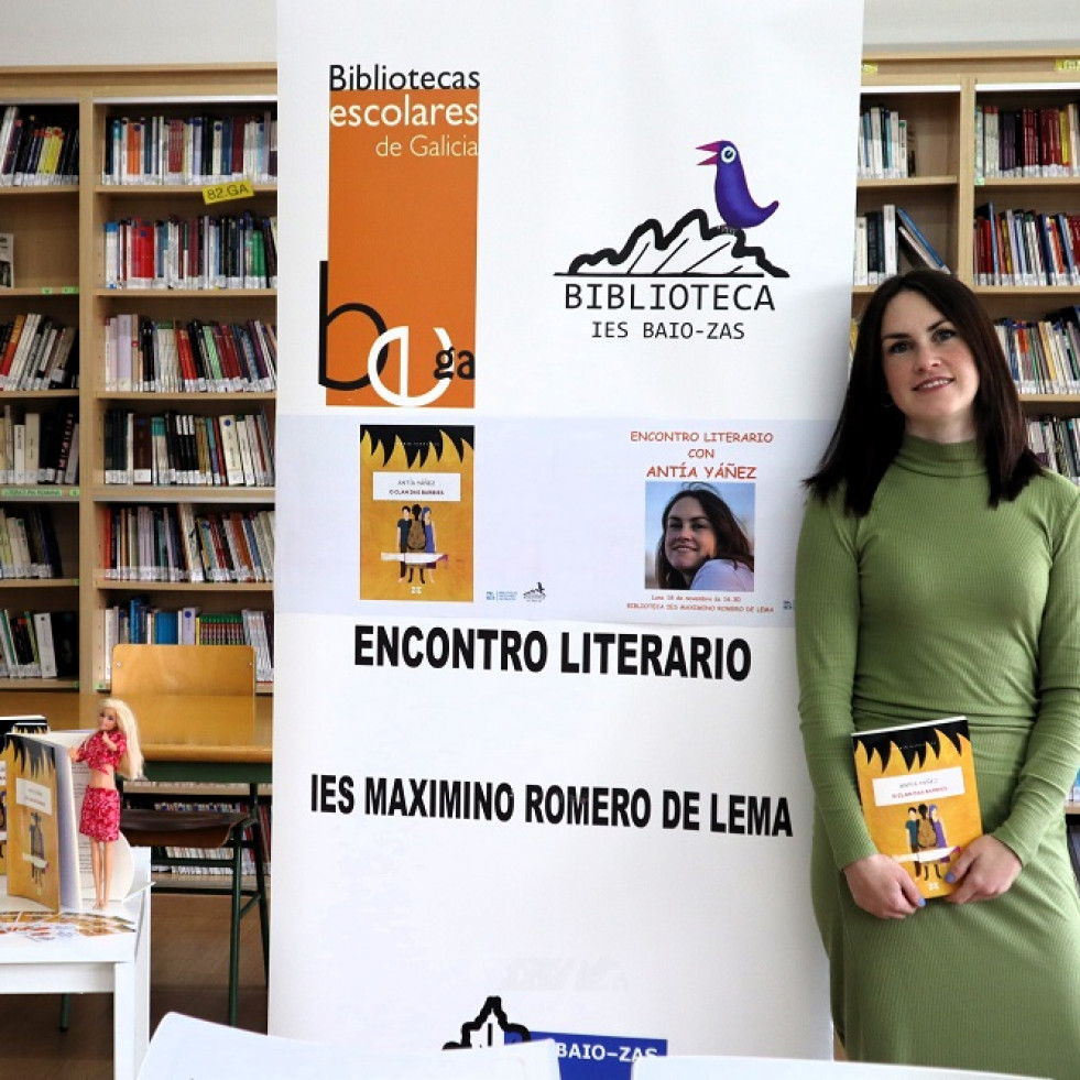 La escritora Antía Yáñez, en el club de lectura Baiolendo