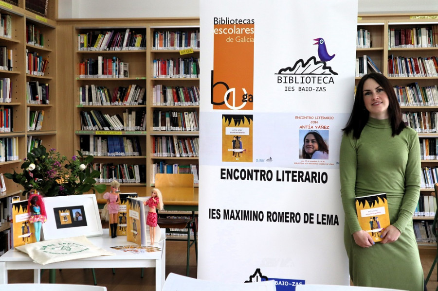 La escritora Antía Yáñez, en el club de lectura Baiolendo