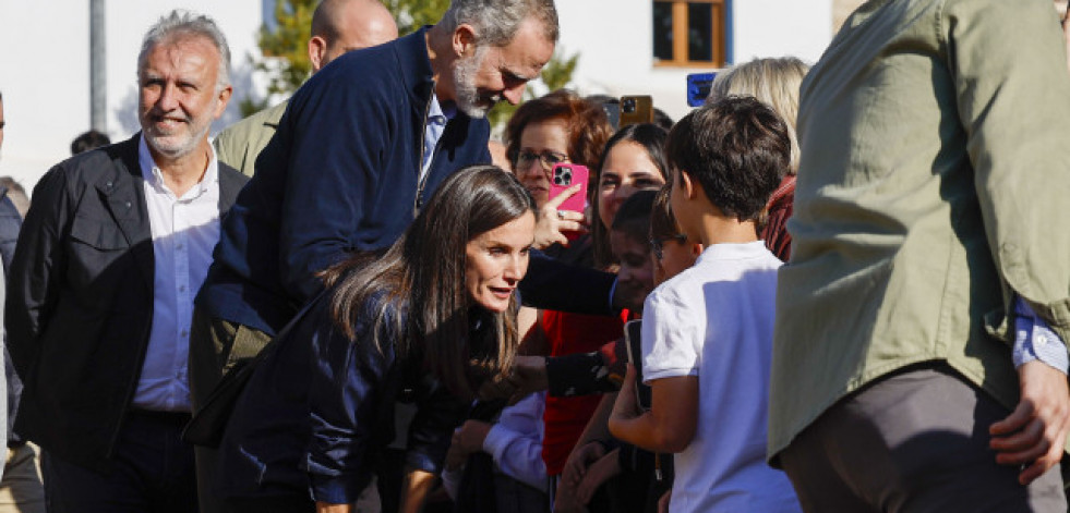 Los reyes de España visitan pueblos arrasados por la DANA