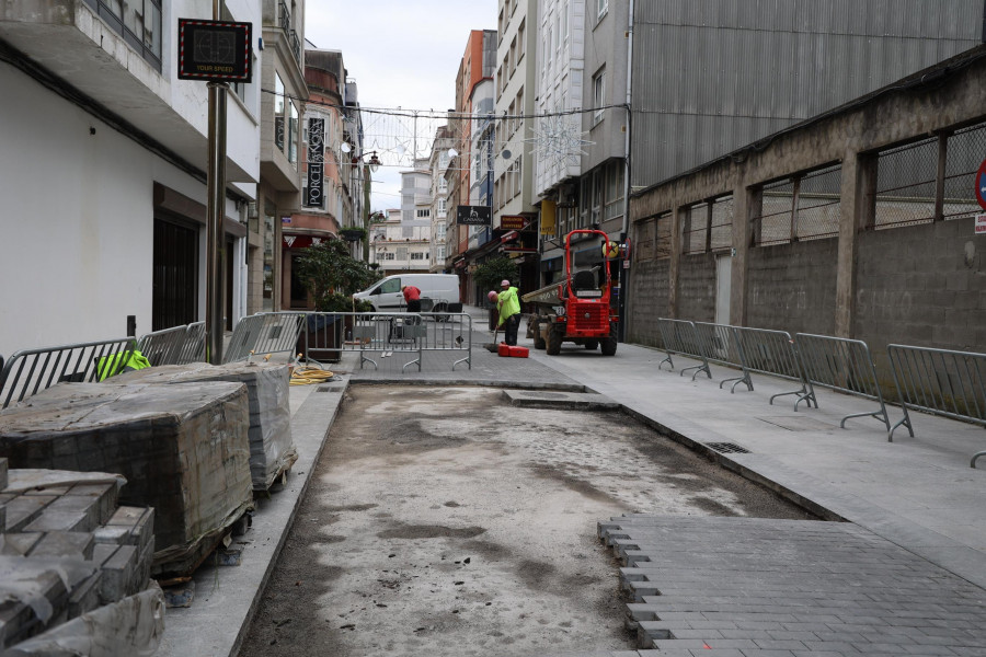 Comienzan las obras de mejora del pavimento de la rúa Valle Inclán de Carballo