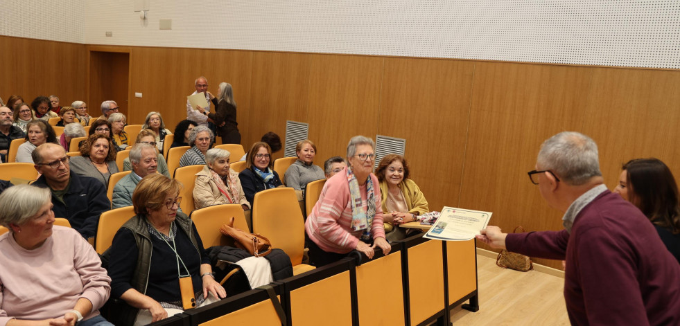 Carballo clausura una  exitosa segunda Universidade Sénior