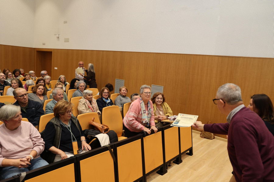 Carballo clausura una  exitosa segunda Universidade Sénior