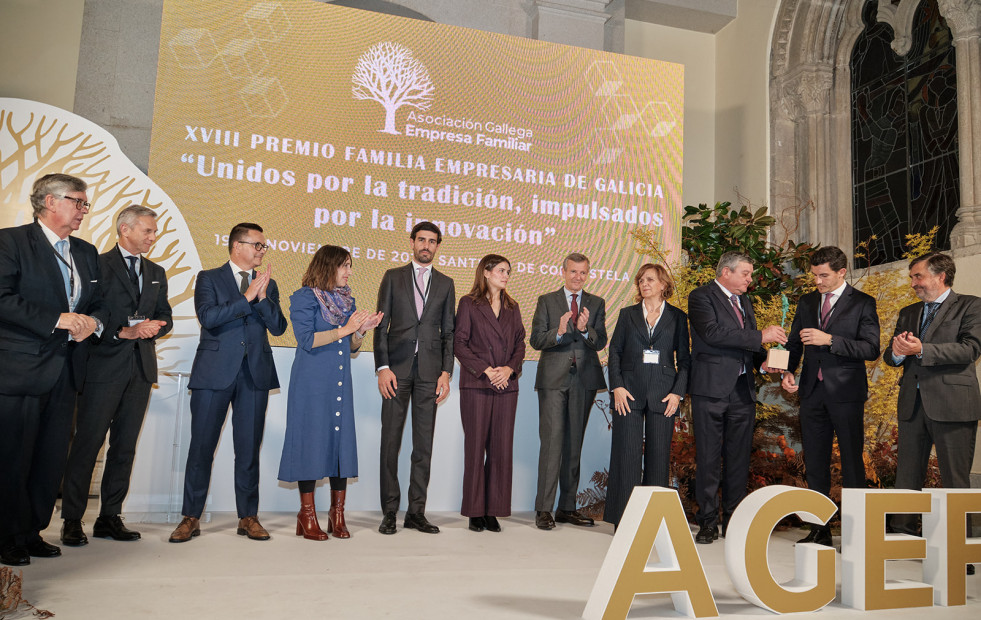 Las fotos de la entrega del premio de la Asociación de la Familia Empresaria a Hierros Añón