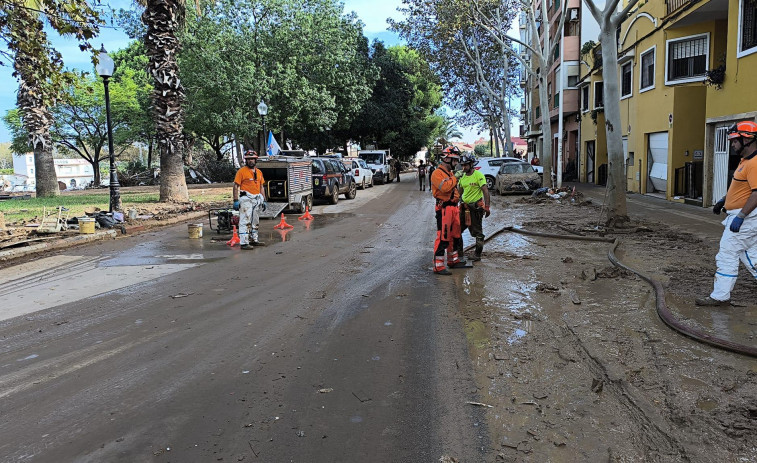 Postales solidarias en Carballo para ayudar a las víctimas de la DANA