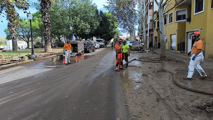 Postales solidarias en Carballo para ayudar a las víctimas de la DANA