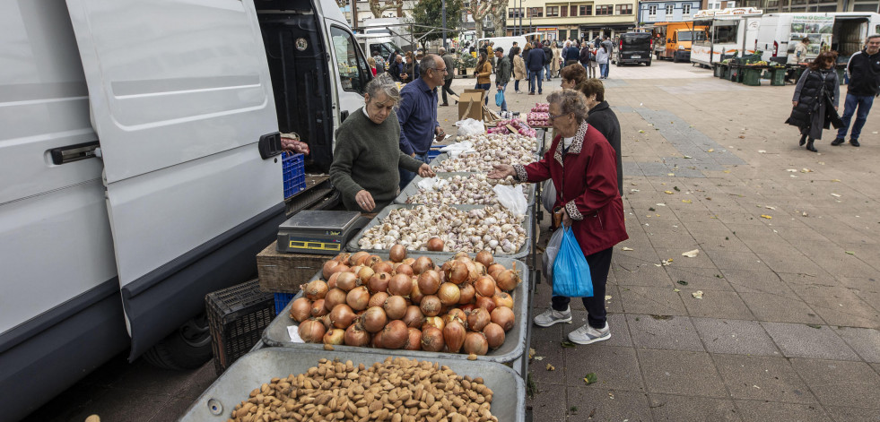 El mal tiempo condiciona las ferias de Carballo y de Cee