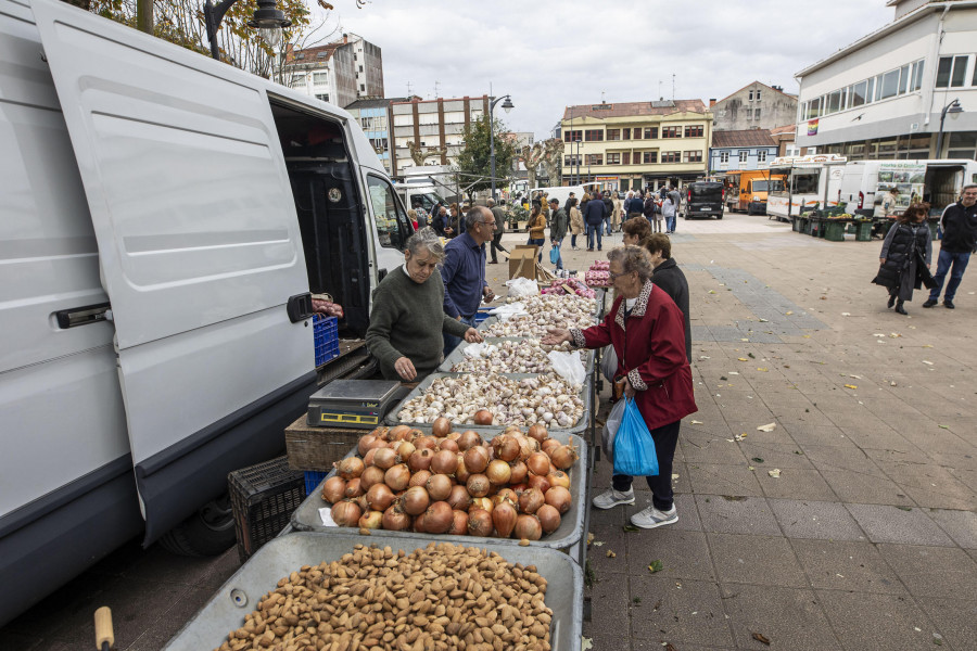 El mal tiempo condiciona las ferias de Carballo y de Cee