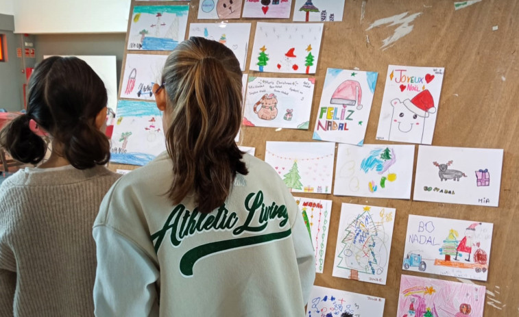 Postales solidarias en Carballo para las víctimas de la DANA