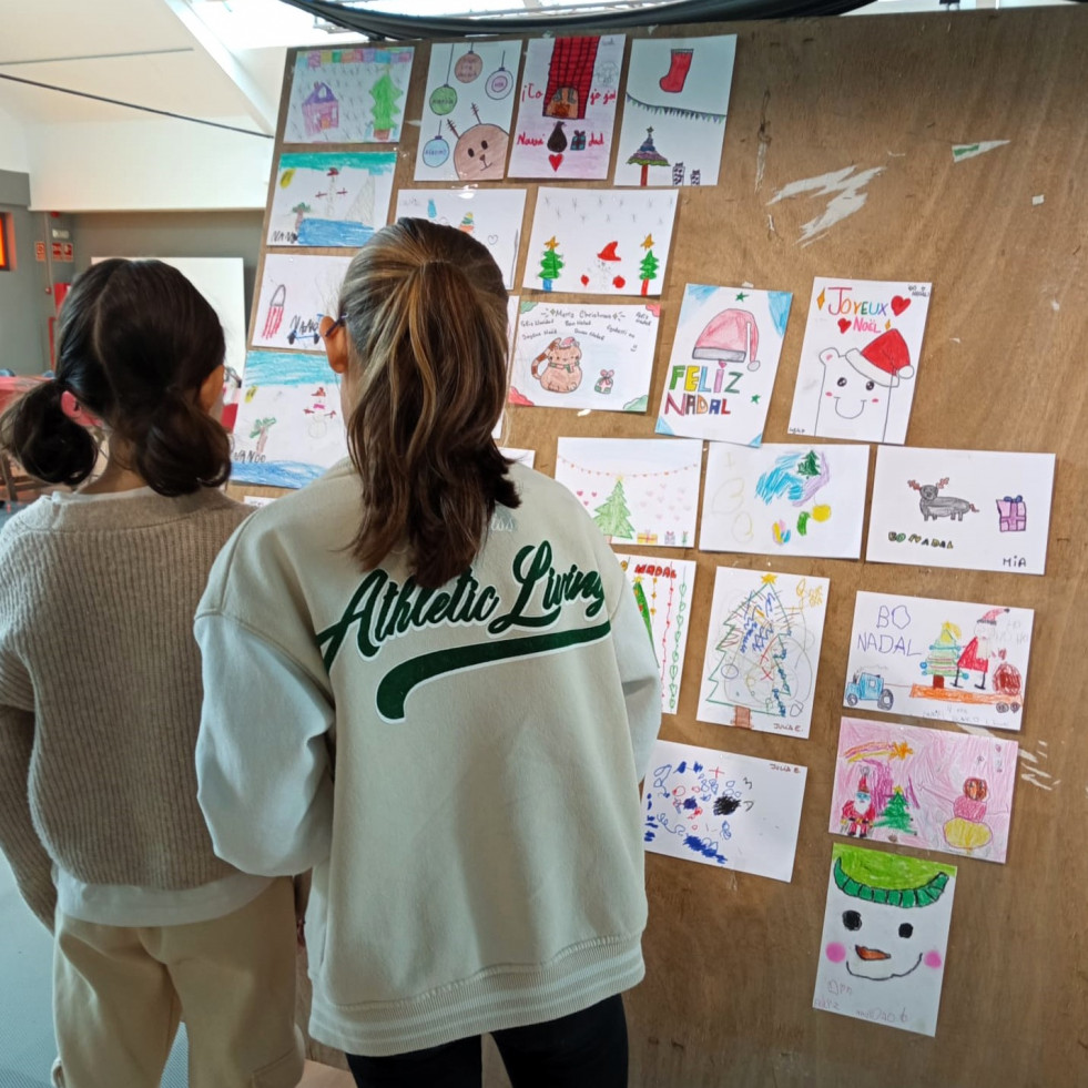 Postales solidarias en Carballo para las víctimas de la DANA