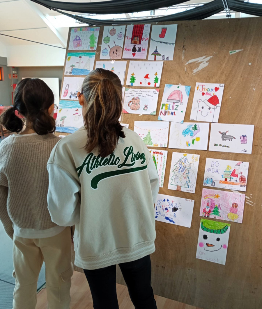 Postales solidarias en Carballo para las víctimas de la DANA