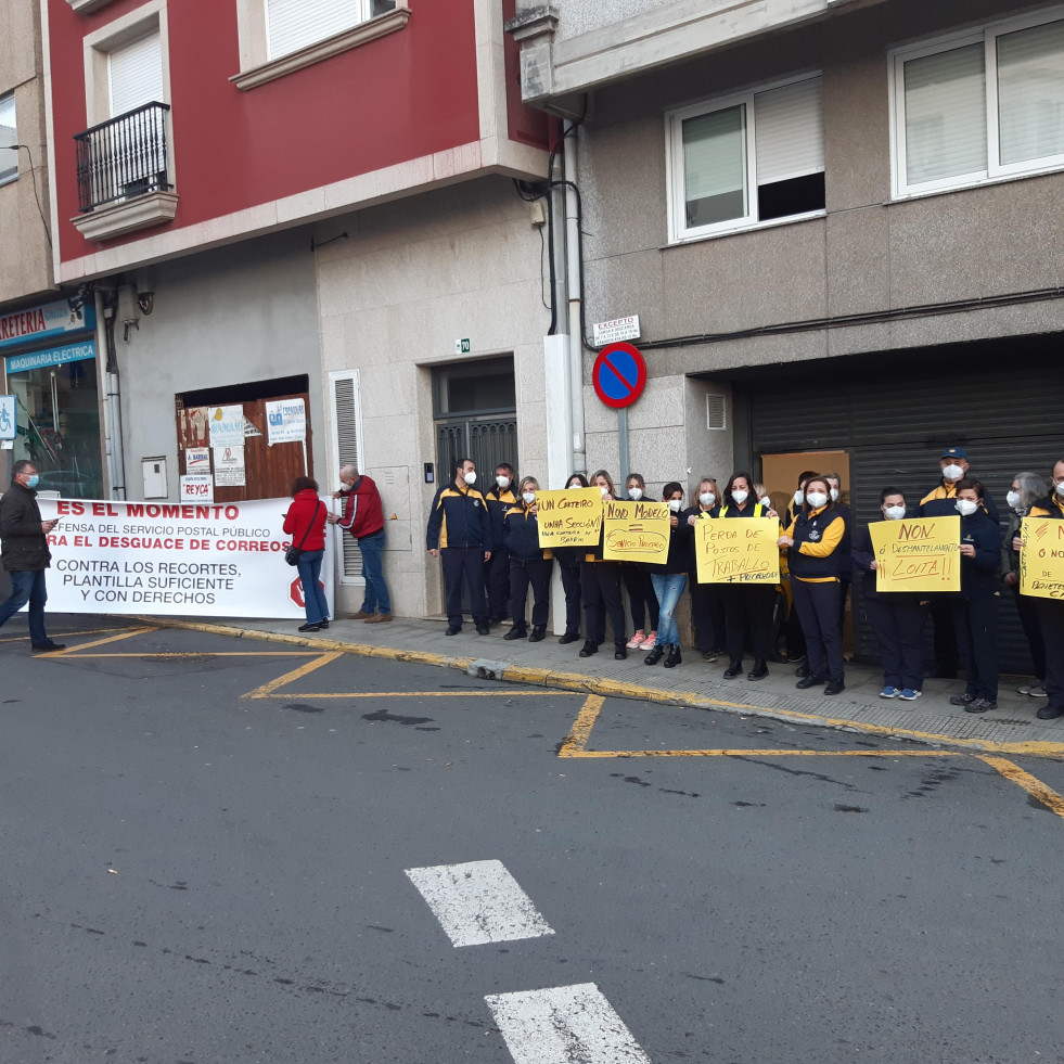 La CIG convoca una concentración en Correos de Carballo para pedir que se contrate más personal