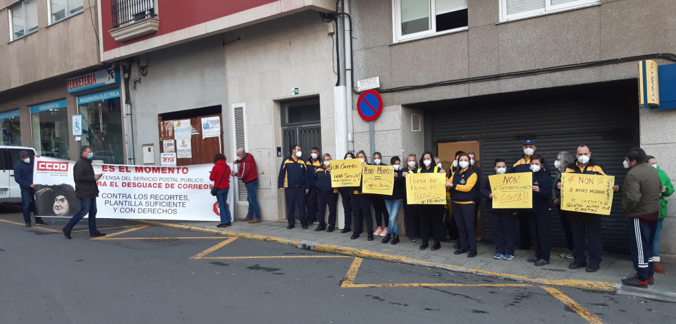 La CIG convoca una concentración en Correos de Carballo para pedir que se contrate más personal