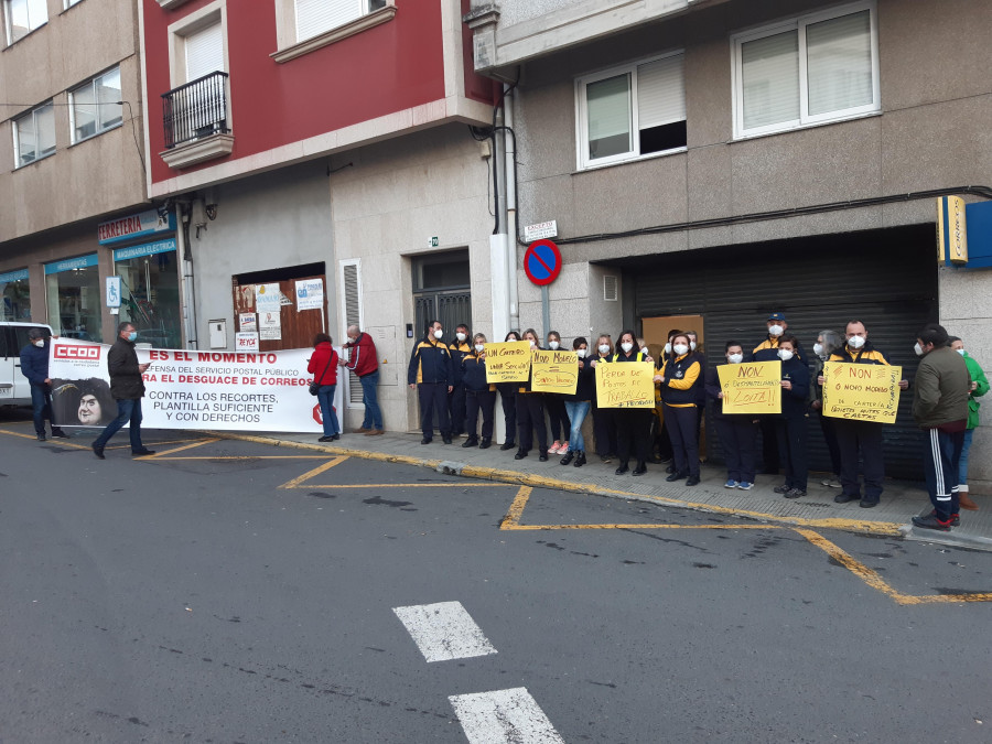 La CIG convoca una concentración en Correos de Carballo para pedir que se contrate más personal