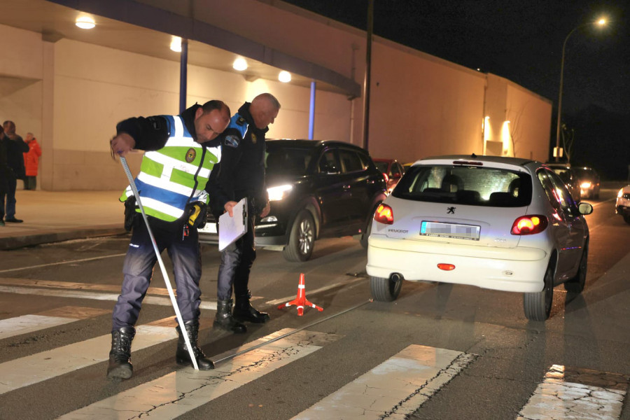 Herido grave un nonagenario carballés que fue atropellado al cruzar por un paso de peatones