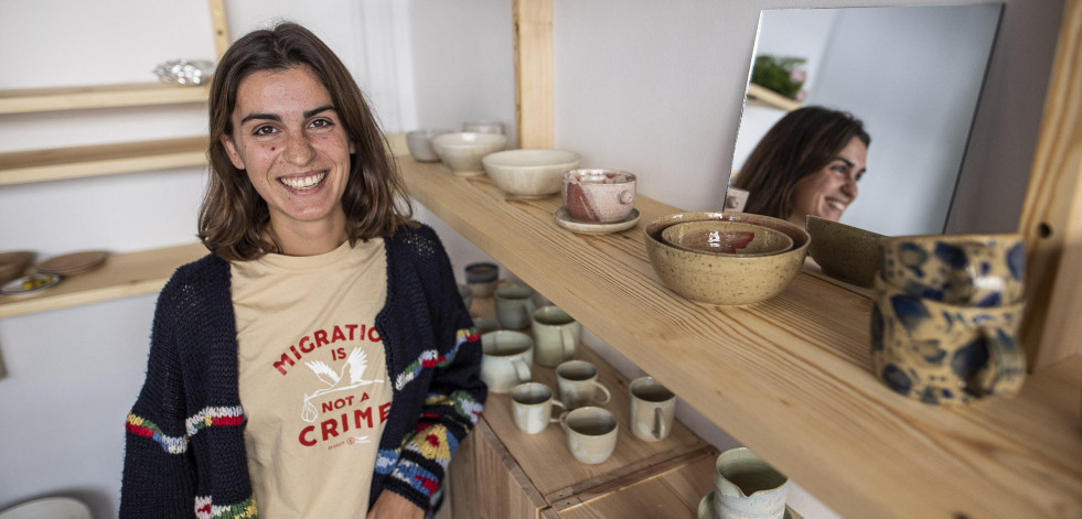 Talleres de barro, muralismo, galletas y lenguaje de signos en el Espazo Xove de Carballo