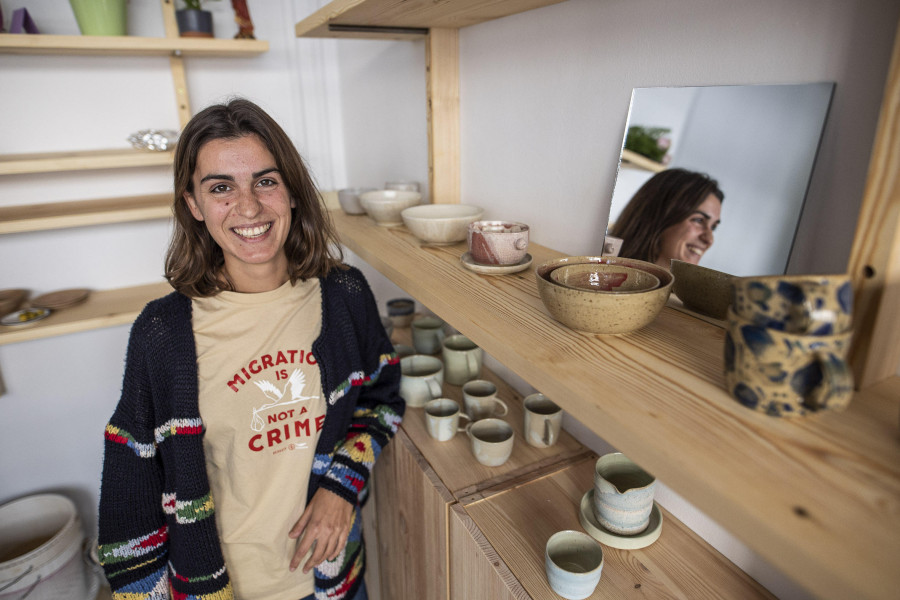 Talleres de barro, muralismo, galletas y lenguaje de signos en el Espazo Xove de Carballo