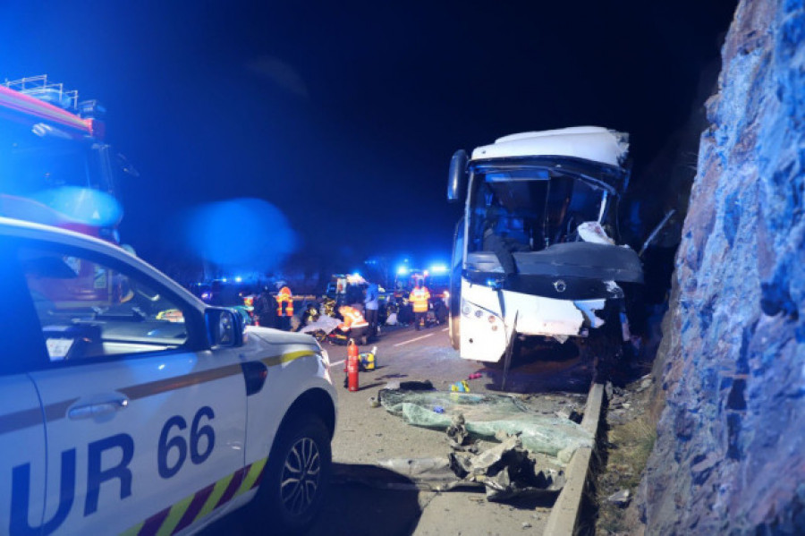 Dos muertos, varios heridos graves y un desaparecido en un accidente de bus español en Francia