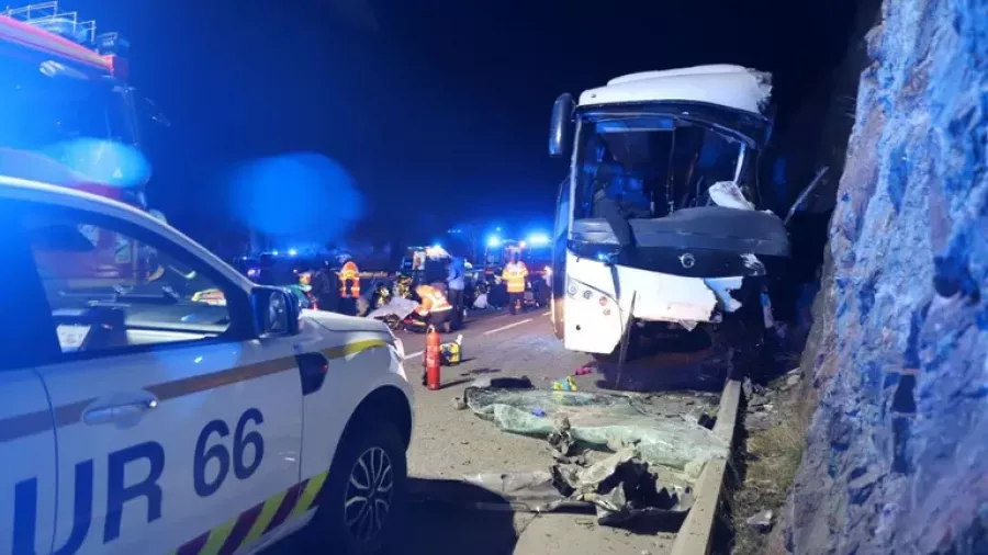 Al menos dos muertos y unos 40 heridos en un accidente de autocar en el Pirineo francés