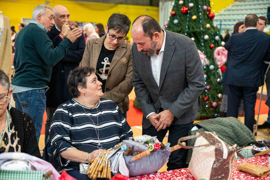 Más de 400 palilleiras se citan en Camariñas para poner en valor la tradición del encaje