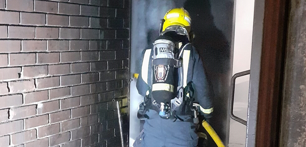 El secadero de la nave de Cerámica Campo resulta dañado por el fuego