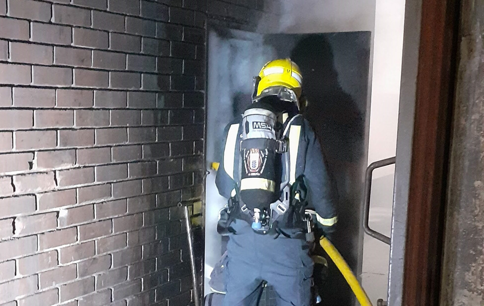 El secadero de la nave de Cerámica Campo resulta dañado por el fuego