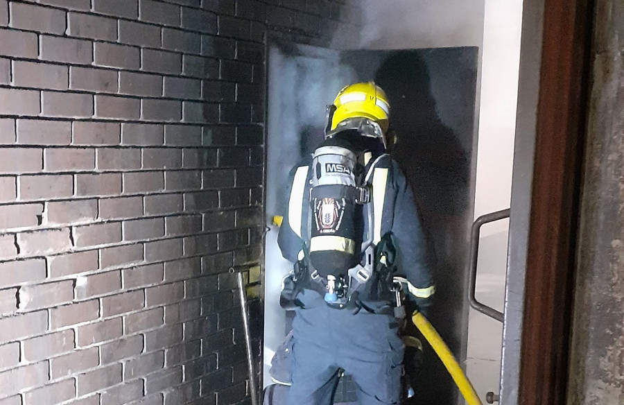 El secadero de la nave de Cerámica Campo resulta dañado por el fuego