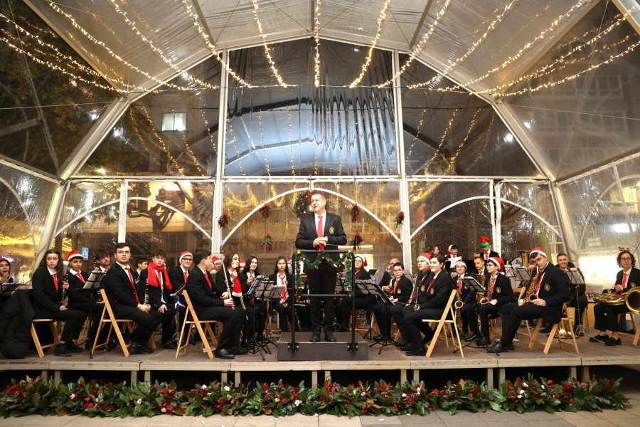 Música y "Belenes del mundo" en Carballo