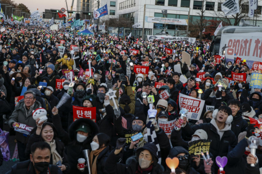 El Parlamento de Corea del Sur aprueba la destitución del presidente por declarar la ley marcial