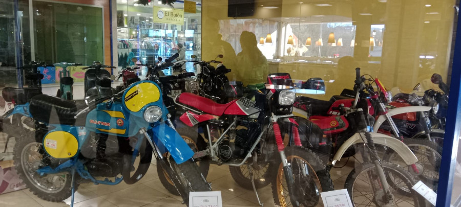 Exposición de motos clásicas en Carballo